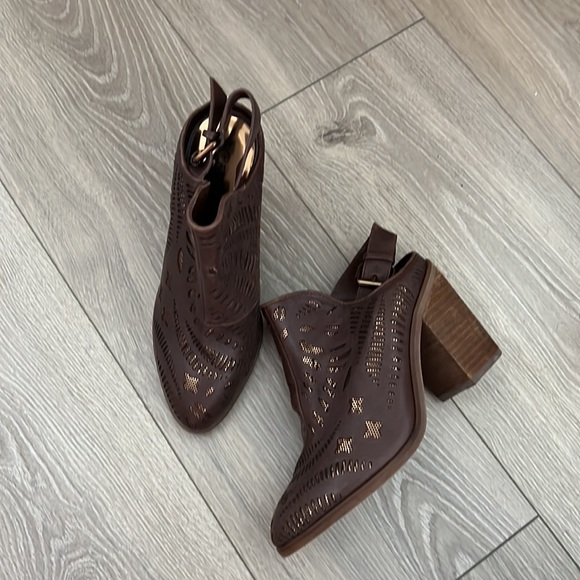 Brown open back booties. Sz 6. Carlos Santana - Picture 2 of 4